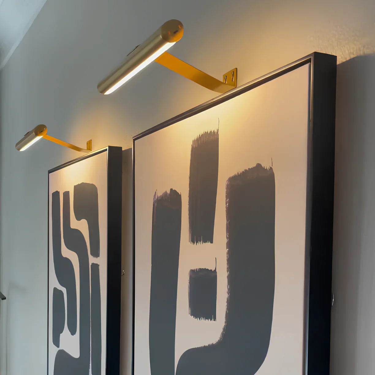 ArtGlow swivelling LED wall light - Wireless & stylish for any gallery wall - Image 7