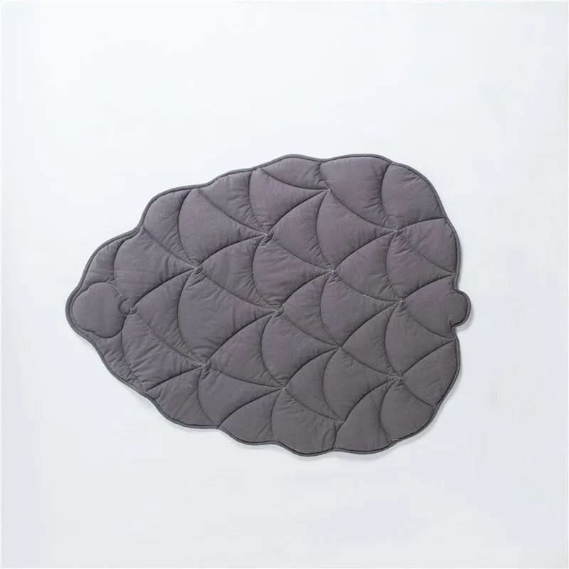 LeafPaws Blanket - Stylish dog blanket in leaf shape with soft padding & versatile use - Image 14