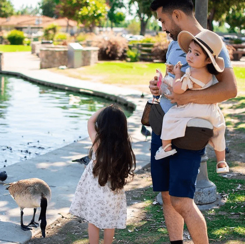 CuddleLift Baby Carrier - Ergonomic baby carrier for maximum comfort - Image 3