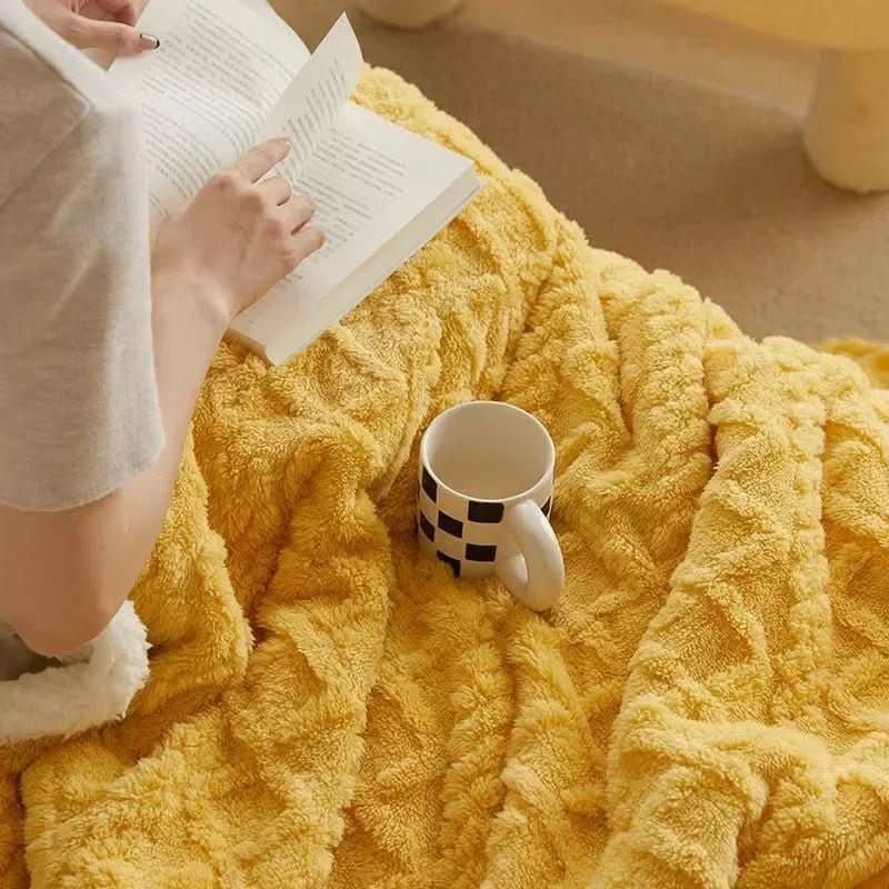 Thick lambswool blanket - Fluffy winter blanket for maximum warmth - Image 3