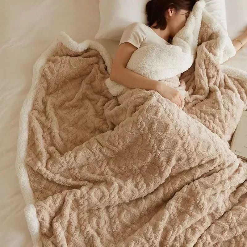 Thick lambswool blanket - Fluffy winter blanket for maximum warmth - Image 4