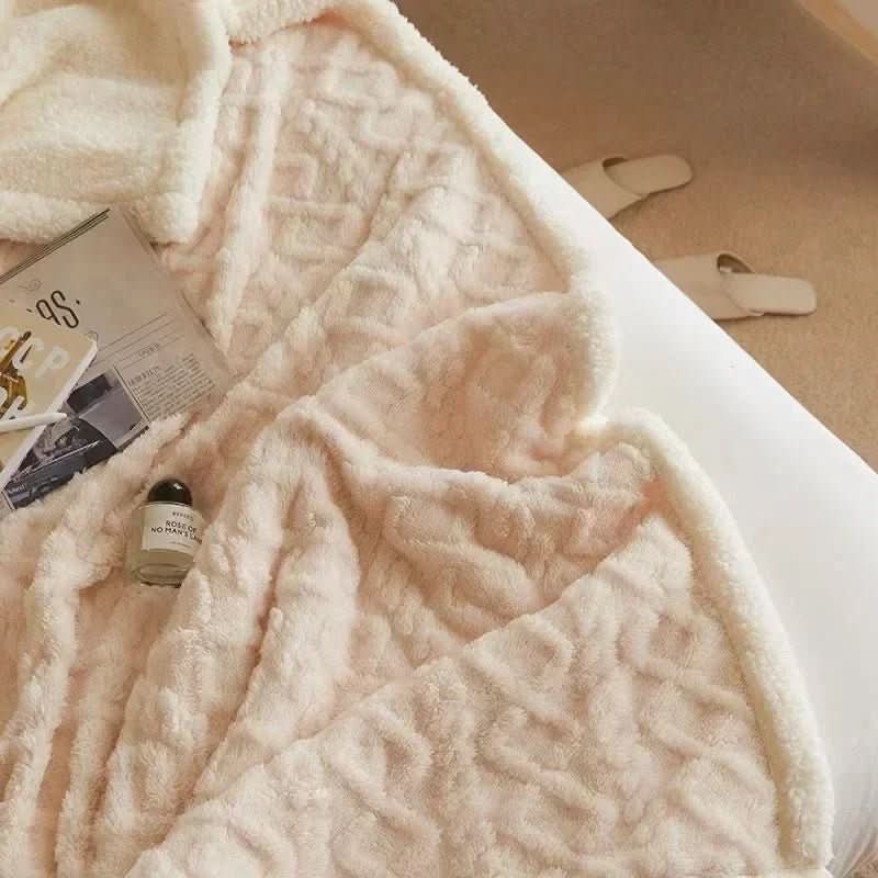 Thick lambswool blanket - Fluffy winter blanket for maximum warmth - Image 6