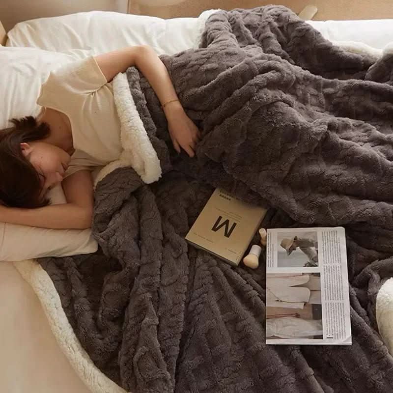 Thick lambswool blanket - Fluffy winter blanket for maximum warmth - Image 7