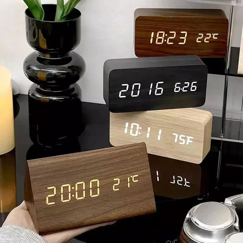 TimberGlow LED alarm clock - Digital & stylish in natural wood design - Image 3