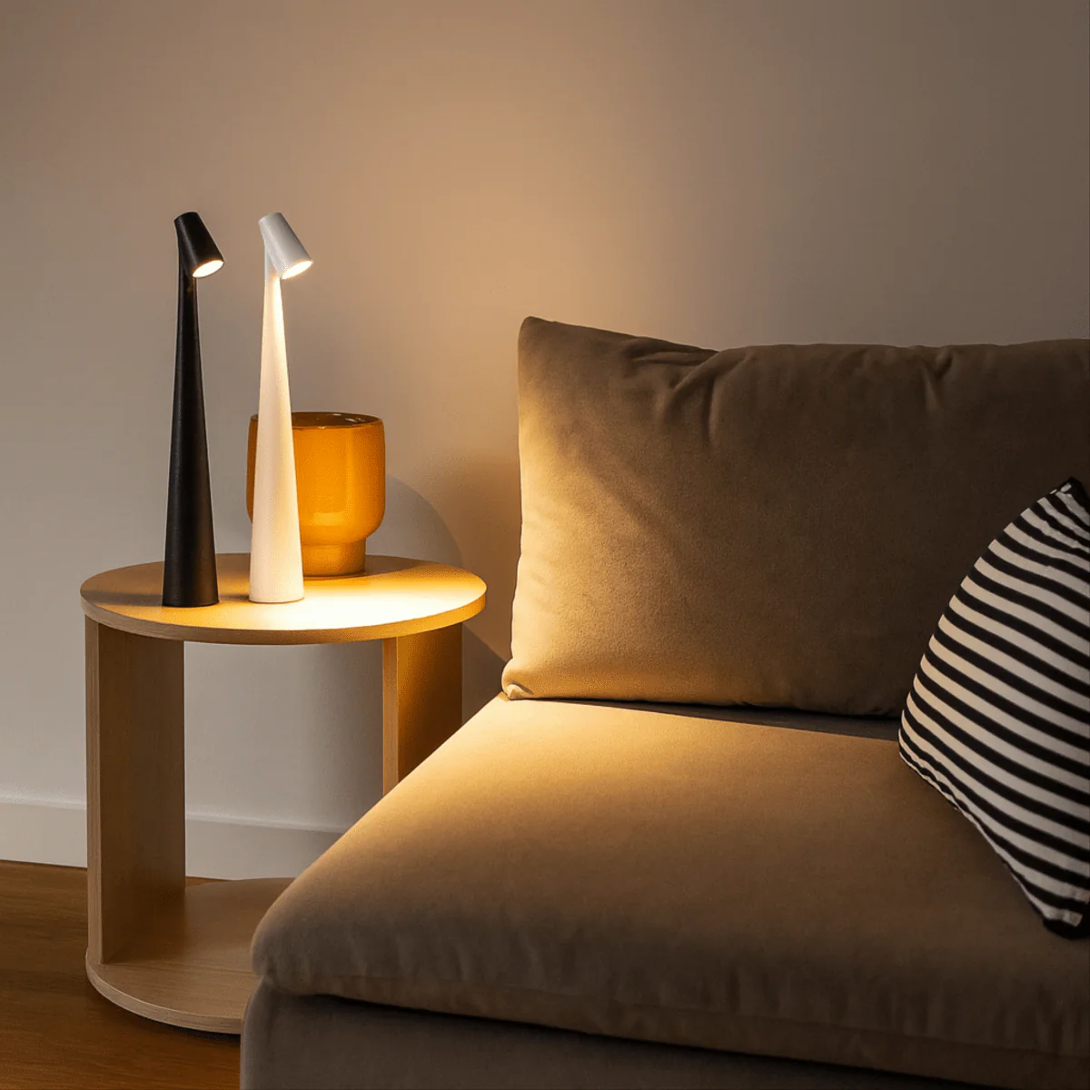 Metal table lamp - Rechargeable & stylish for indoors & outdoors - Image 5